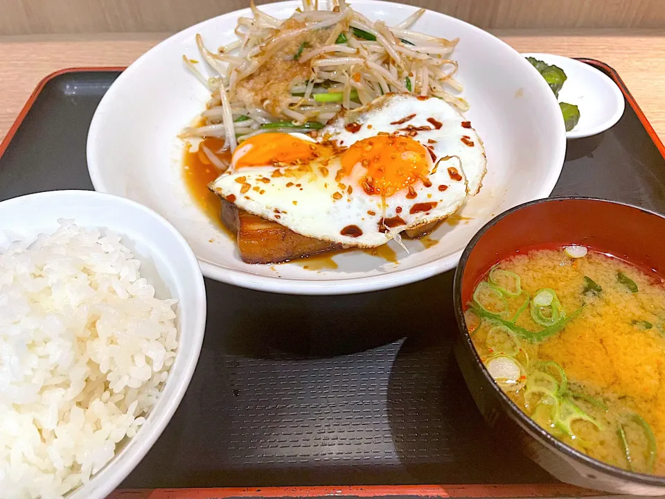 目玉焼きチャーシュー定食|キリくんさん