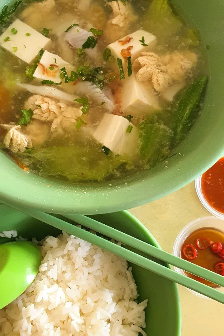 Batang fish slices soup with fish roe + tofu + rice 🥰😋nice sambal 🌶|🌷lynnlicious🌷さん