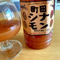 Snapdishの料理写真:行きつけの自然食品のお店に入ってた新商品。シナモンを蒸留したドリンク〜めっちゃシナモン！笑😆身体にもお肌にも良いそうです。|さくたえさん