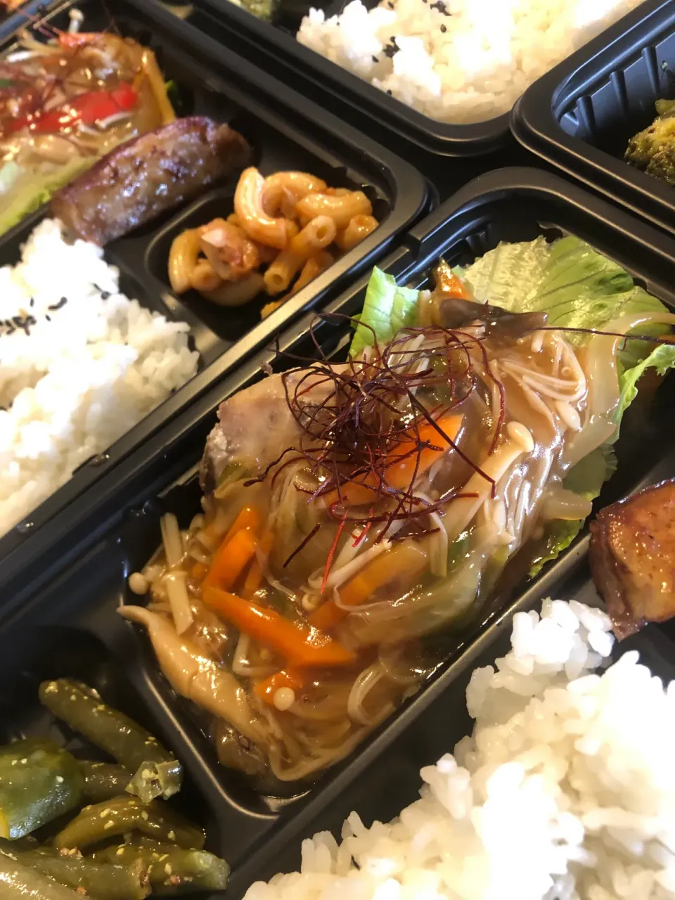 白身魚のソテー/和風餡かけ弁当|沖縄「ピロピロ」ライフさん