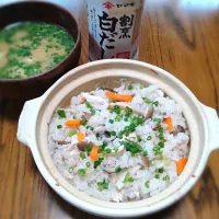 Snapdishの料理写真:ヤマキ割烹白だしにおまかせ！旨みひろがる具沢山炊き込みご飯😂🍚|ソコツモノさん