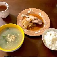 Snapdishの料理写真:ぶり大根　ワカメスープ|りえさん