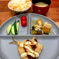 Snapdishの料理写真:アジフライ　カボチャそぼろ煮　味噌汁　タケノコご飯| とゆあさん