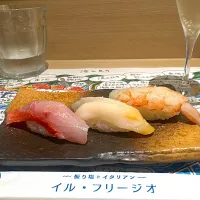 Snapdishの料理写真:おまかせ寿司3貫とシャンパン　イル・フリージオ|あべたかひろさん