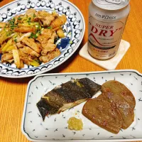 Snapdishの料理写真:カレイの一夜干し、黒はんぺん
豚肉と長芋、ねぎの焼肉のタレ焼き|naoさん