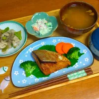 Snapdishの料理写真:ブリの照り焼き🐟️|とししいたけさん