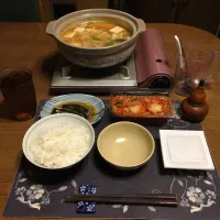 Snapdishの料理写真:ご飯、味噌仕立て寄せ鍋、イワシの煮付け、キムチ、納豆、麦茶、自家製プリン(夕飯)|enarinさん