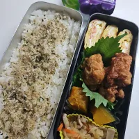 Snapdishの料理写真:☆高校生弁当☆もち麦入り自家製ふりかけごはん、カニカマ卵焼き、唐揚げ、南瓜煮物、切干大根、蒟蒻ゼリー|ｼｮｺﾗさん