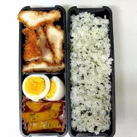 Snapdishの料理写真:高3になった次男くんへ　チキンカツ弁当|晴れ時々弁当さん