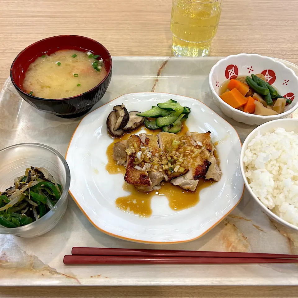 寮の晩御飯😋|すかラインさん