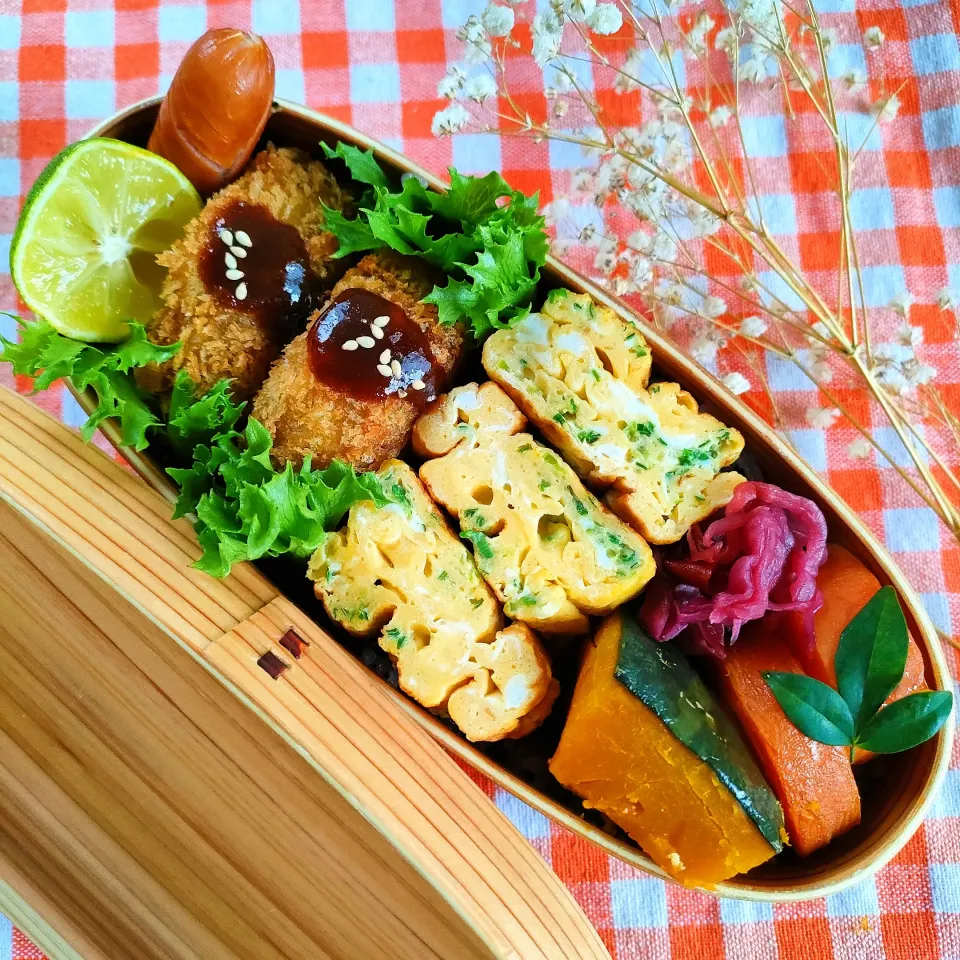 今日のわっぱご飯

コロッケ弁当
　カレーコロッケ
　だし巻き玉子
　シャウエッセン
美味しくできました✨|ふかふかごはんさん