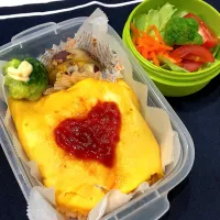 Snapdishの料理写真:オムライス弁当、ハニーマスタードおさつ、サラダ|きらきらさん