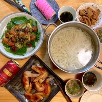 Snapdishの料理写真:地獄炊き五島うどん♡大豆ミートボールと野菜のオイスターケチャップ炒め♡塩糀パウダーで手羽先グリル焼き♡エラグ酸納豆メカブ♡蓮根きんぴら♡いたわさ♡ビール|さくたえさん