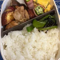 Snapdishの料理写真:鶏もも、さつまいもとナスの甘酢炒め、おくらベーコン、卵焼き|ちあぽんさん