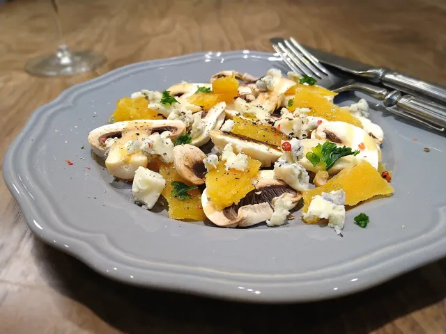 Snapdishの料理・レシピ写真:干し芋とマッシュルームのサラダ｜ころっとかわいい♡マッシュルームは好きですか？