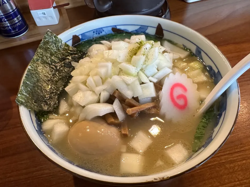 塩平スペシャル大盛、タマネギ、シソ🍜|buhizouさん