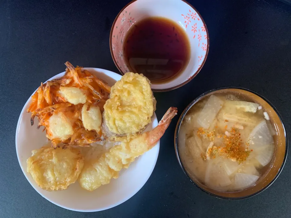 HIMEJIRUSHI様の特選天丼セット　秋・冬
大根と白菜とお揚げと鶏ひき肉のお味噌汁|そらまめさん