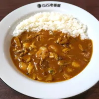 Snapdishの料理写真:CoCo壱番屋のエビにこみカレーにきのことハーフあさりのトッピング3辛150g|Ikue Sawadaさん