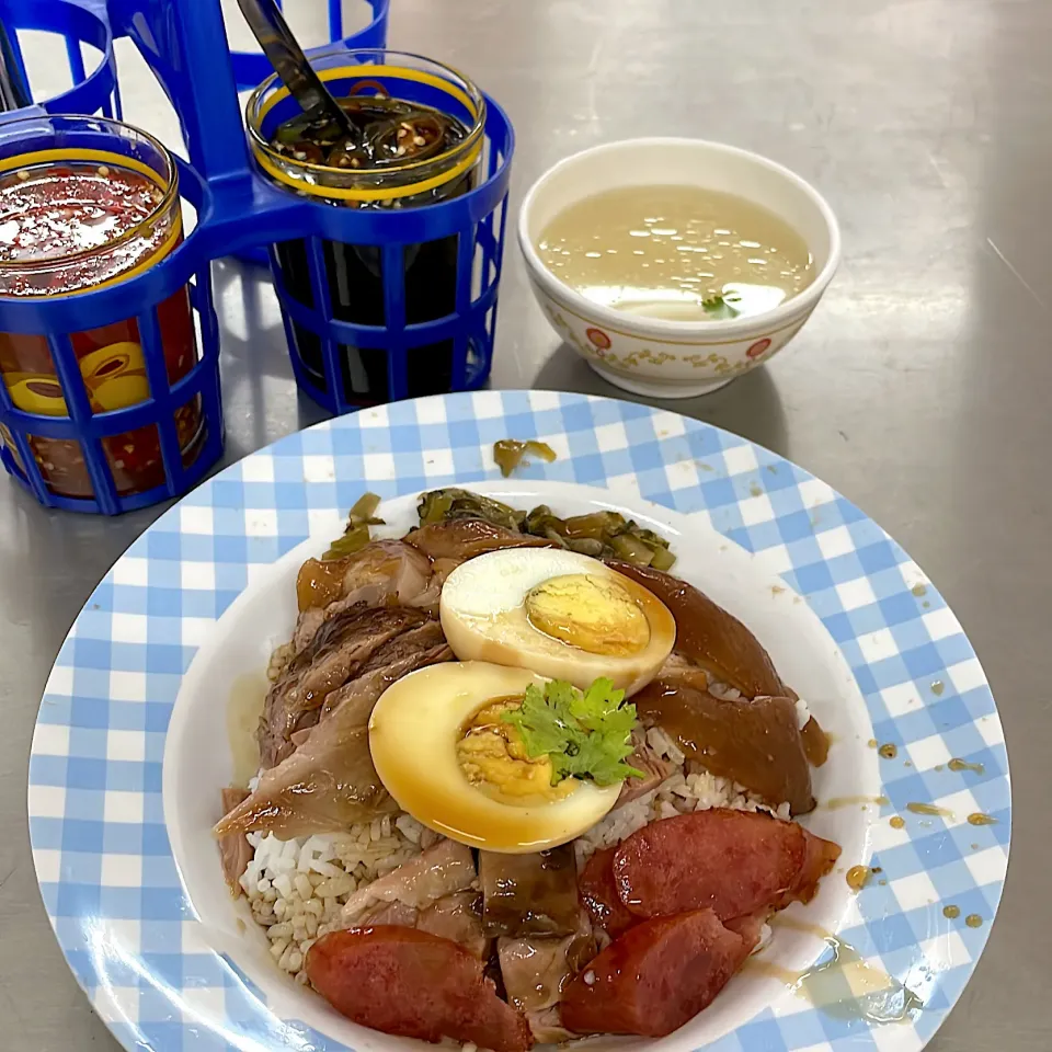 泰國名物：豚足丼|270w178bさん