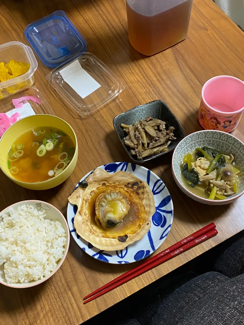 夜　帆立バター醤油､牛肉生姜煮､小松菜煮物残り物|みちくんさん