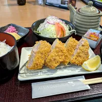 Snapdishの料理写真:ゴルフ場飯⛳️『ヒレカツ定食』😋|アライさんさん