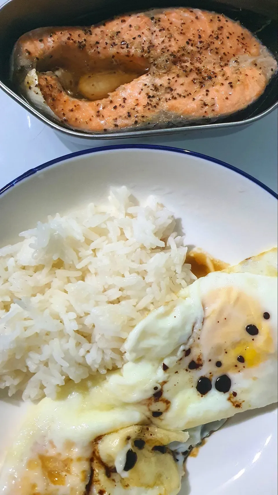 steamed salmon with rice + 2 fried eggs 😘 quick & easy dinner😋😍|🌷lynnlicious🌷さん