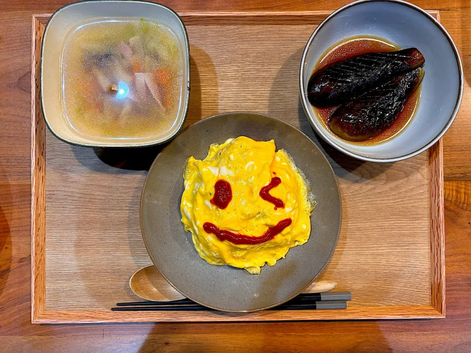 昨日の夜ご飯(オムライス、ナスの焼き浸し、コンソメスープ)|cocomikaさん