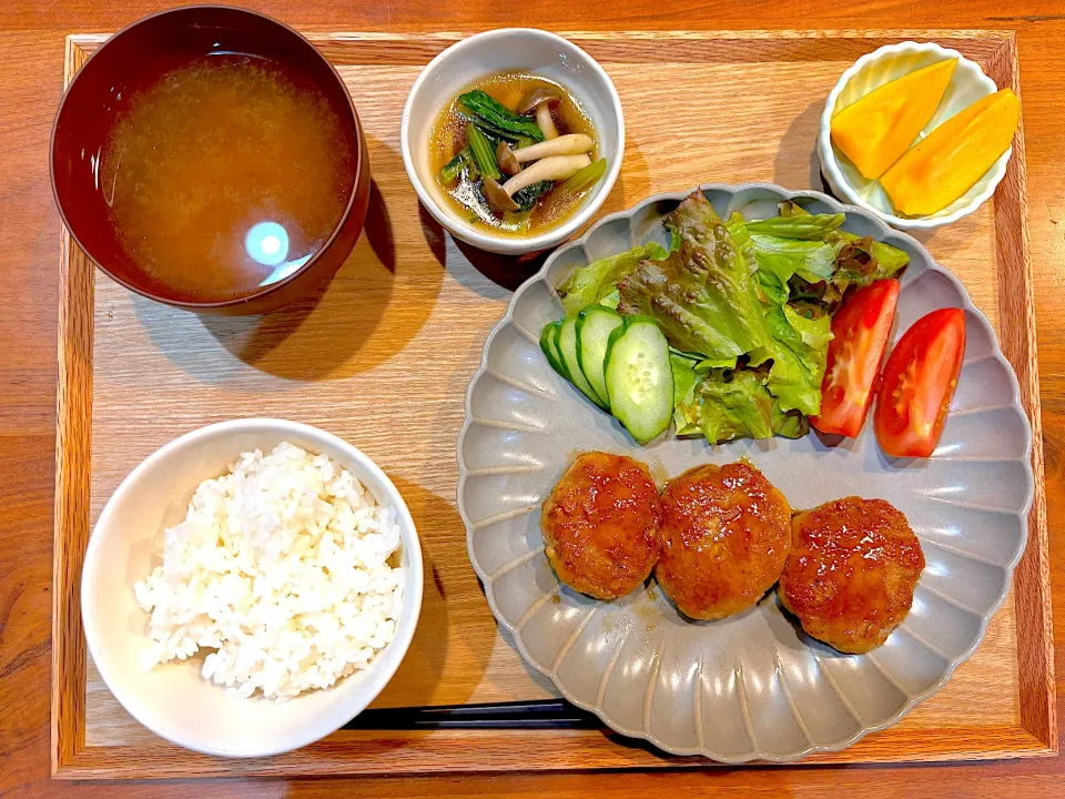 今日の夜ご飯(えのきバーグ、小松菜煮浸し，しじみ味噌汁、柿)|cocomikaさん