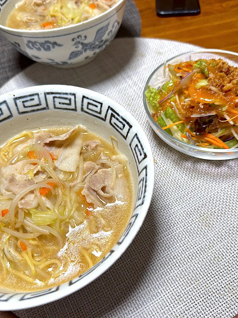 煮込みラーメン、サラダ|kaaaaaさん