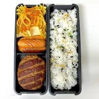 Snapdishの料理写真:高3になった次男くんへ　ハンバーグとミートパスタ弁当|晴れ時々弁当さん