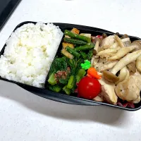 Snapdishの料理写真:10/25 旦那弁当⁂鶏胸肉としめじの塩胡椒焼き弁当| ゆさん