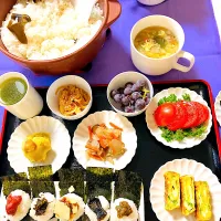 Snapdishの料理写真:新米炊き立てご飯で一口おにぎり🍙|HAMI69さん