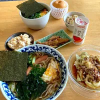 Snapdishの料理写真:日曜日のお昼、ラーメンが食べたいと言われての創作料理😎|さくたえさん