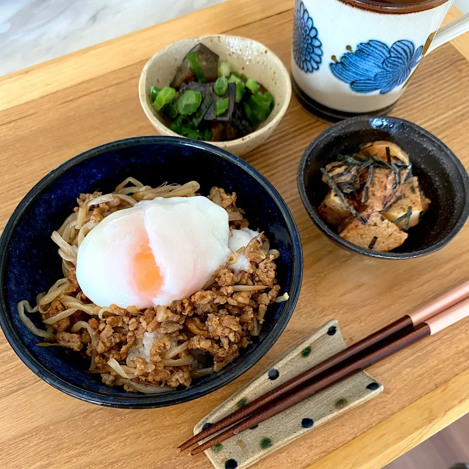 もやしそぼろ丼、長芋のバター醤油|なつこさん