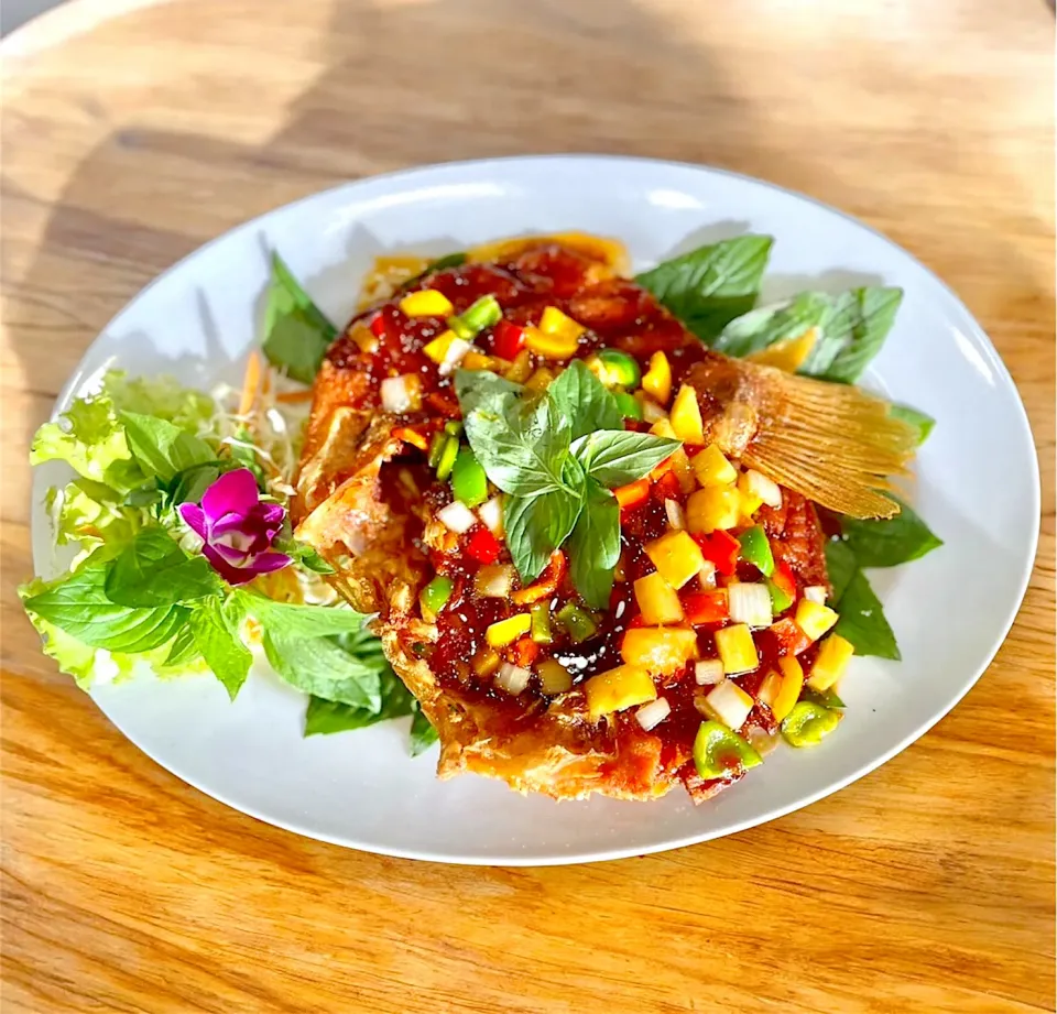 Snapdishの料理写真:Fried fish with sweet and sour sauce💜ปลาทอดราดซอสเปรี้ยวหวาน|💟Lookbua Chiangmai Thai Food💟さん