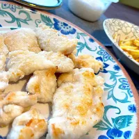 Snapdishの料理写真:鶏胸肉の片栗粉焼き|きなこさん