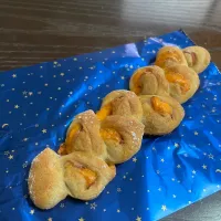 Snapdishの料理写真:ベーコンエピ〜チェダーチーズ入り