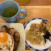 Snapdishの料理写真:チャーシュー目玉焼き丼|なつこいっきママさん