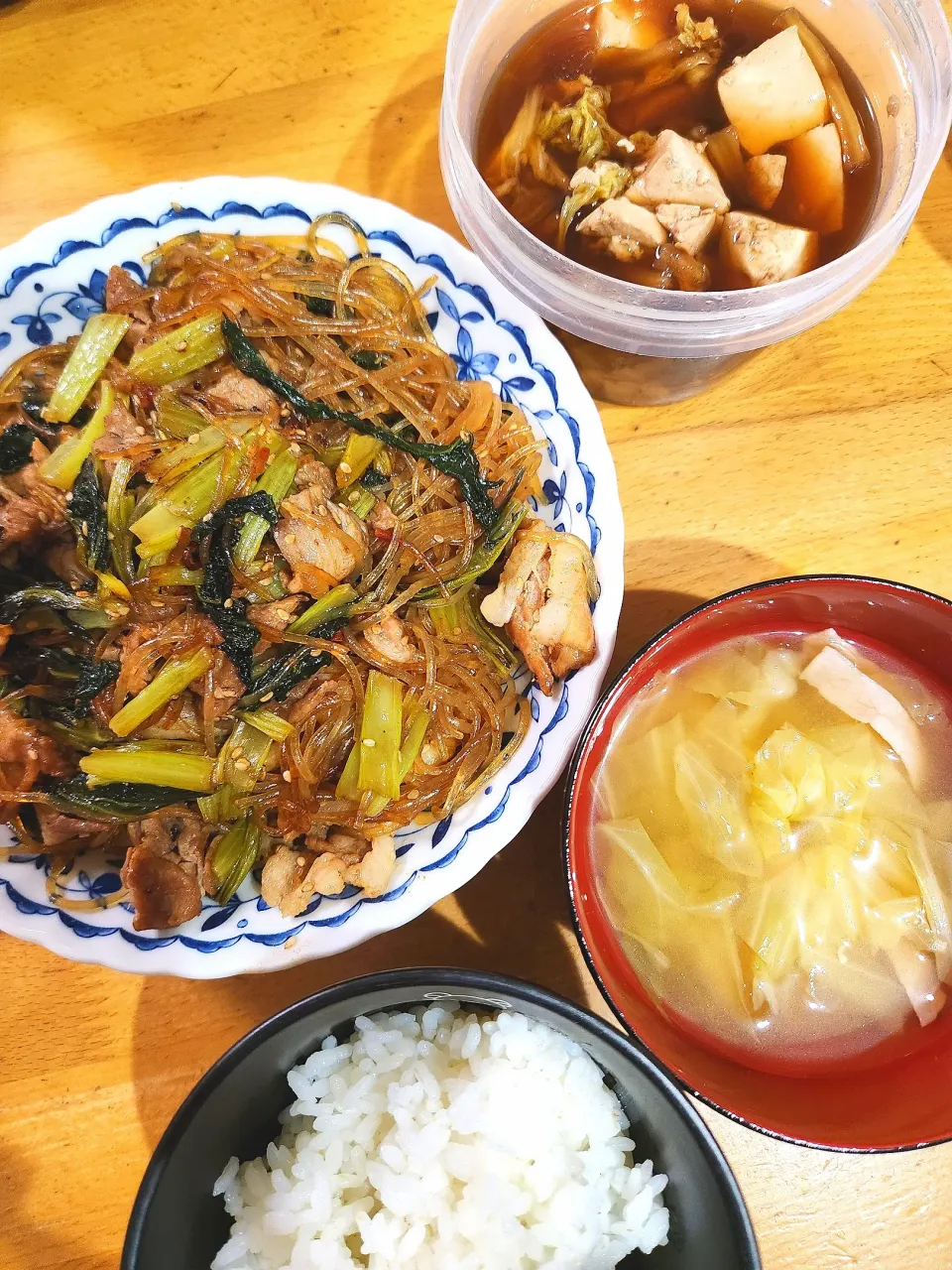 豚こまと小松菜の和風チャプチェ、とうふと白菜のポン酢煮、ハムとキャベツの味噌汁|さきさん