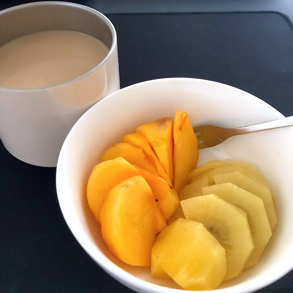 Snapdishの料理写真:12:32 朝ごはんはフルーツ🥝|へれ子さん