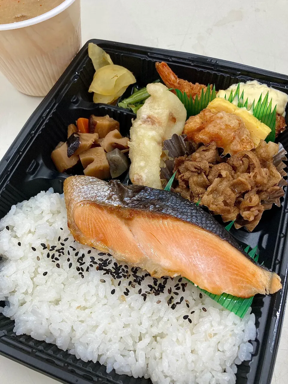 ほっともっと 特撰幕の内弁当🍱|Kojiさん