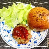 Snapdishの料理写真:蓮根バーグのハンバーガー| cocoaさん