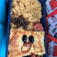 Snapdishの料理写真:#昼飯　豆と子持ち昆布の天パー顔チーズオムレツと梅と丹波の黒豆4個茶豆4個交互乗せロウカット玄米ドライカレー弁当|ms903さん