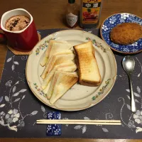 Snapdishの料理写真:焼豚トーストサンドイッチ、コロッケ、ミルクココア(朝ご飯)|enarinさん