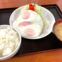 Snapdishの料理写真:めっちゃ美味しい😋『ハムエッグ定食』😋|アライさんさん