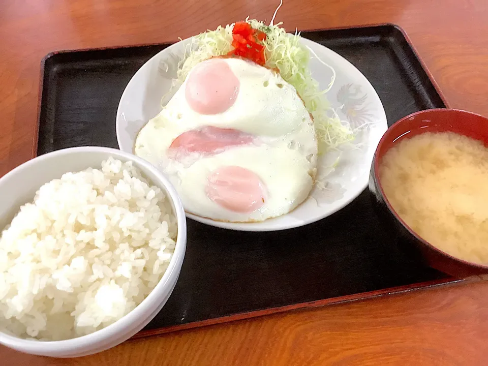 めっちゃ美味しい😋『ハムエッグ定食』😋|アライさんさん