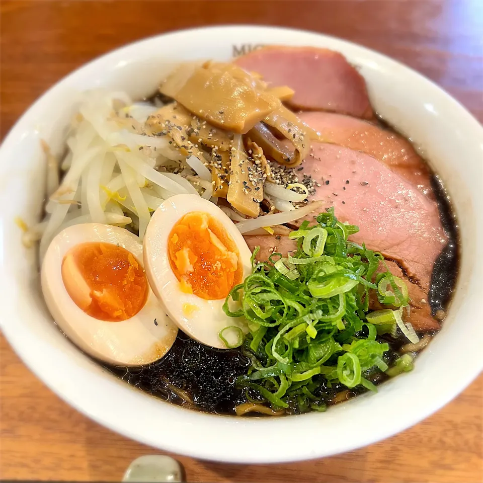 Snapdishの料理写真:富山の土産　富山ブラックラーメン|Hiro Yanさん