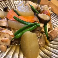 Snapdishの料理写真:鶏もも肉と大根の煮付け|じゅんさんさん