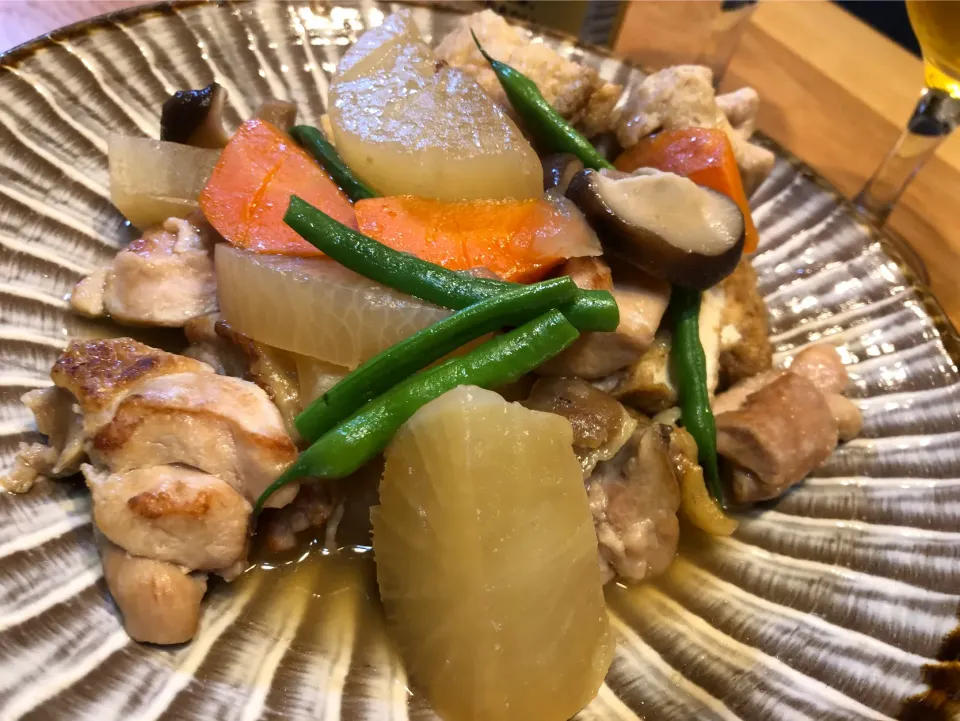 Snapdishの料理写真:鶏もも肉と大根の煮付け|じゅんさんさん