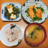 Snapdishの料理写真:2024 0722　鮭とオクラのめんつゆバター炒め　空芯菜と厚揚げのにんにく醤油炒め　豆腐とわかめのお味噌汁|いもこ。さん